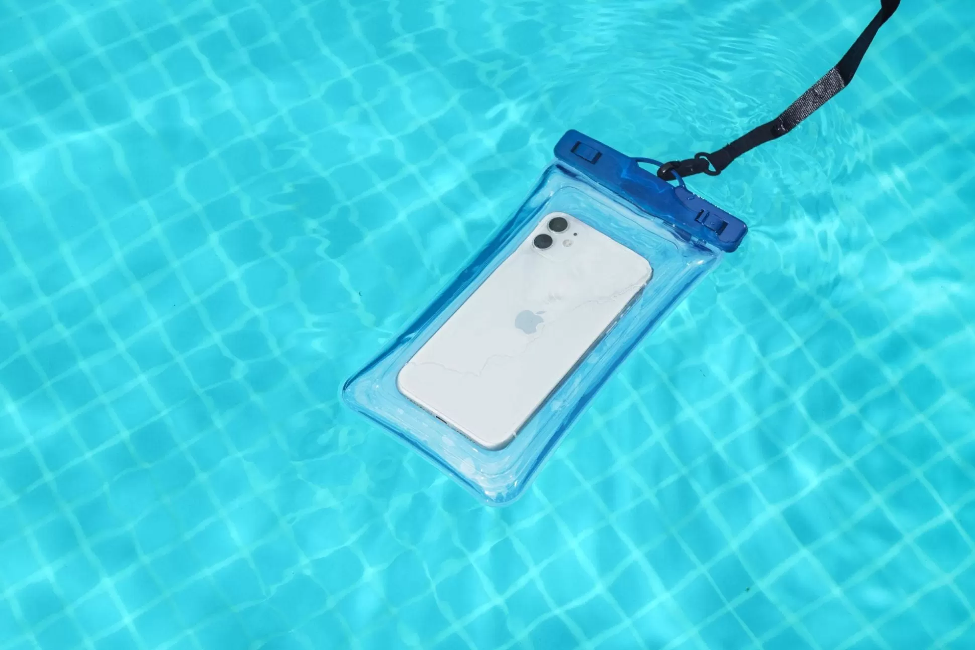 Bestway H2Ogo! Splash Guard Waterproof Smart Phone Case, Most Iphone/ Samsung/ Android Phones Up To 7" Long Sale